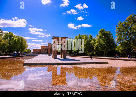 Tempel von Debod. Ägyptischen Tempel von egipt nach Spanien im Jahr 1968 gespendet. Madrid, Spanien. Bild aufgenommen - 26. April 2019. Stockfoto