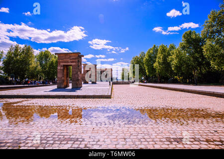 Tempel von Debod. Ägyptischen Tempel von egipt nach Spanien im Jahr 1968 gespendet. Madrid, Spanien. Bild aufgenommen - 26. April 2019. Stockfoto