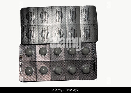 Tablet blister Pakete von 60 mg-Dosen einzelnen Metaformin eine beliebte Diabetes Medikament gegen einen weißen Hintergrund. Stockfoto