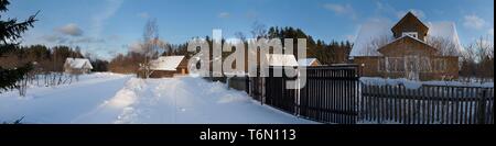 Natturi Dorf im Winter Stockfoto