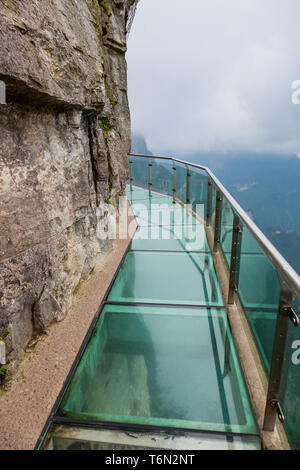 Glas Himmel pathway in Tianmenshan Naturpark - China Stockfoto