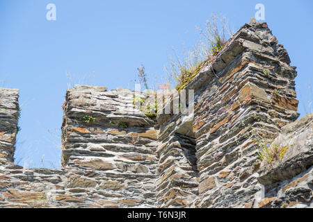 Wand mit Marktlücken eines alten mittelalterlichen Burg in Deutschland Stockfoto