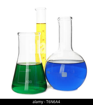 Versuchsfläschchen mit Farbmustern auf weißem Hintergrund Stockfoto