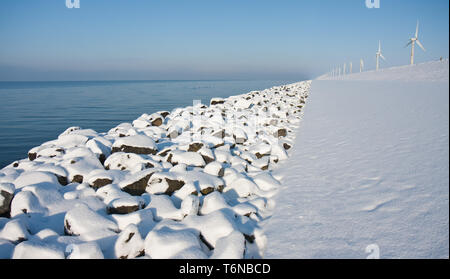 Unberührten Schnee entlang der endlosen Küste in den Niederlanden Stockfoto
