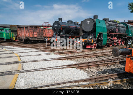 Dampflokomotiven in der alten Züge depot Stockfoto