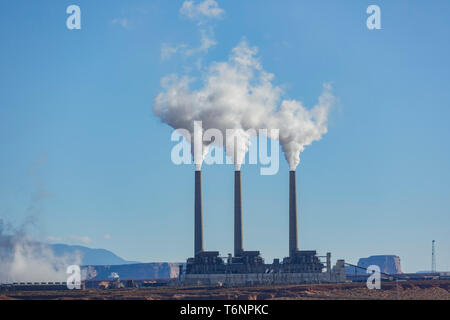 Navajo Kraftwerk mit Rauch bei Seite, Arizona Stockfoto