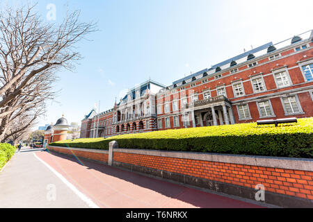 Tokyo, Japan - 1. April 2019: Ministerium der Justiz Gebäude von Imperial Palace während Frühling großem Betrachtungswinkel Stockfoto