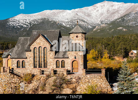 Kapelle auf dem Felsen in der Nähe von Estes Park, Colorado Stockfoto