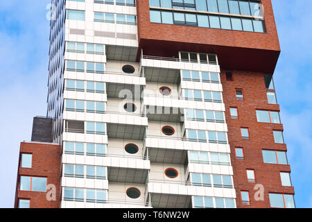 Detail von einem modernen Hochhaus mit Wohnungen Stockfoto