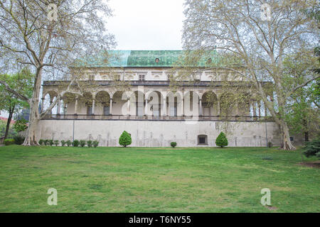 Stadt Prag, Tschechische Republik. Alte Gebäude im Park teritory. alte Mauern und Architektur. Reisen Foto 2019. 24. April Stockfoto