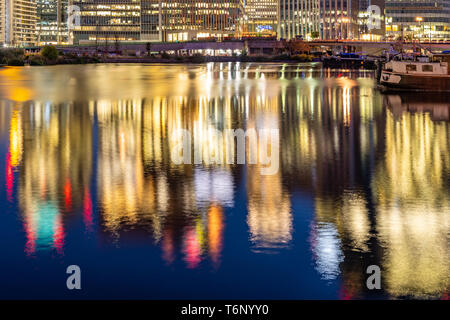 London Canary Wharf Sonnenuntergang Stockfoto