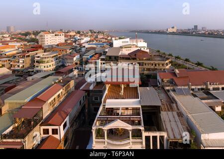 Panorama vom Grand Hotel am Wasser am Riverside, Blick auf den Tonle Sap Fluss, Phnom Penh, Kambodscha Stockfoto