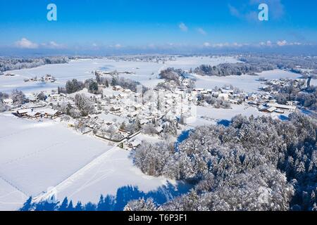 Winter Landschaft, Dörfer in der Nähe von Icking, Drone, Oberbayern, Bayern, Deutschland Stockfoto