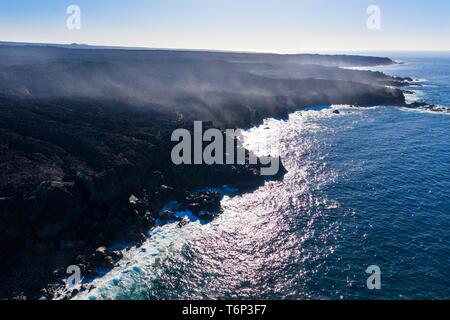 Auf lava Küste Spray, Naturpark Los Volcanes, in der Nähe von Palma, Drone, Lanzarote, Kanarische Inseln, Spanien Stockfoto