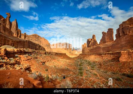 Park Avenue Trail, Rock Formation des Courthouse Towers, Arches National Park, Utah, USA Stockfoto