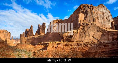 Park Avenue Trail, Rock Formation des Courthouse Towers, Arches National Park, Utah, USA Stockfoto