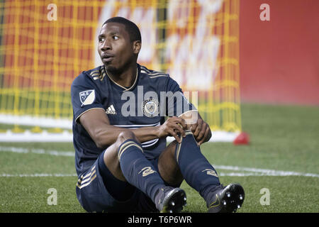 Chester, Pennsylvania, USA. Mai, 2019. RAYMON GADDIS (28) schaut auf die Ref nachdem er vom FC Cincinnati während des Spiels an Talen Energie Stadion in Chester, Pennsylvania Credit verschmutzt: Ricky Fitchett/ZUMA Draht/Alamy leben Nachrichten Stockfoto