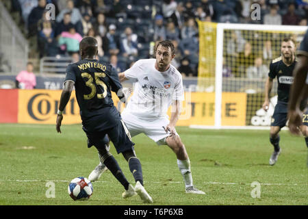 Chester, Pennsylvania, USA. Mai, 2019. JAMIRO MONTEIRO (35), die in Aktion gegen den FC Cincinnati's ERIC ALEXANDER (16) Während des Spiels an Talen Energie Stadion in Chester, Pennsylvania Credit: Ricky Fitchett/ZUMA Draht/Alamy leben Nachrichten Stockfoto