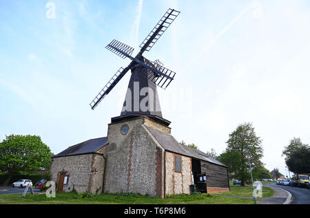 Brighton UK zum 2. Mai 2019 - West Blatchington Windmühle als Wahllokal für die Hove Wahlkreis Hangleton & Knoll Ward in Brighton und Hove heute verwendet. Foto: Simon Dack/Alamy leben Nachrichten Stockfoto