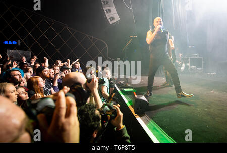 Oslo, Norwegen. 01 Mai, 2019. Norwegen, Oslo - Mai 1, 2019. Die amerikanische metal band Gestört führt ein Live Konzert in Sentrum Scene in Oslo. Hier Sänger David Draiman live auf der Bühne zu sehen ist. (Foto: Gonzales Foto/Alamy leben Nachrichten Stockfoto