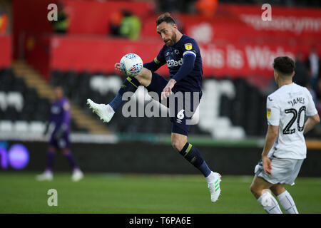 Swansea, Großbritannien. 01 Mai, 2019. Richard Keogh, der Derby County Kapitän in Aktion. EFL Skybet Meisterschaft übereinstimmen, Swansea City v Derby County in der Liberty Stadium in Swansea, Südwales am Mi 1. Mai 2019. Dieses Bild dürfen nur für redaktionelle Zwecke verwendet werden. Nur die redaktionelle Nutzung, eine Lizenz für die gewerbliche Nutzung erforderlich. Keine Verwendung in Wetten, Spiele oder einer einzelnen Verein/Liga/player Publikationen. pic von Andrew Obstgarten/Andrew Orchard sport Fotografie/Alamy Live news Credit: Andrew Orchard sport Fotografie/Alamy leben Nachrichten Stockfoto