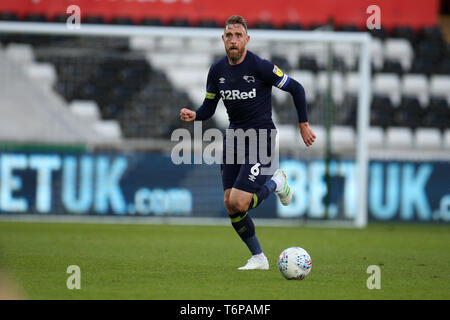 Swansea, Großbritannien. 01 Mai, 2019. Richard Keogh von Derby County in Aktion. EFL Skybet Meisterschaft übereinstimmen, Swansea City v Derby County in der Liberty Stadium in Swansea, Südwales am Mi 1. Mai 2019. Dieses Bild dürfen nur für redaktionelle Zwecke verwendet werden. Nur die redaktionelle Nutzung, eine Lizenz für die gewerbliche Nutzung erforderlich. Keine Verwendung in Wetten, Spiele oder einer einzelnen Verein/Liga/player Publikationen. pic von Andrew Obstgarten/Andrew Orchard sport Fotografie/Alamy Live news Credit: Andrew Orchard sport Fotografie/Alamy leben Nachrichten Stockfoto