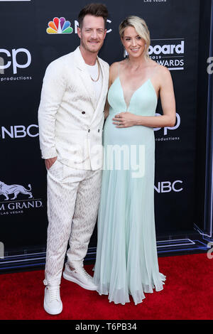 Las Vegas, USA. 01 Mai, 2019. LAS VEGAS, Nevada, USA - Mai 01: Tyler Hubbard von Florida Georgia Linie und Hayley Stommel kommen an der 2019 Billboard Music Awards im MGM Grand Garden Arena am 1. Mai 2019 in Las Vegas, Nevada, USA. (Foto von Xavier Collin/Image Press Agency) Quelle: Bild Presse Agentur/Alamy leben Nachrichten Stockfoto