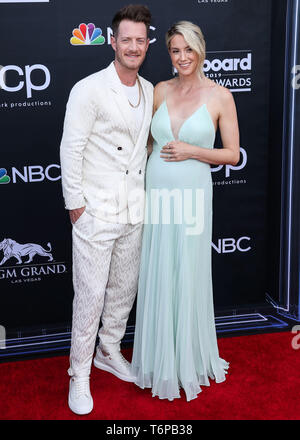 Las Vegas, USA. 01 Mai, 2019. LAS VEGAS, Nevada, USA - Mai 01: Tyler Hubbard von Florida Georgia Linie und Hayley Stommel kommen an der 2019 Billboard Music Awards im MGM Grand Garden Arena am 1. Mai 2019 in Las Vegas, Nevada, USA. (Foto von Xavier Collin/Image Press Agency) Quelle: Bild Presse Agentur/Alamy leben Nachrichten Stockfoto