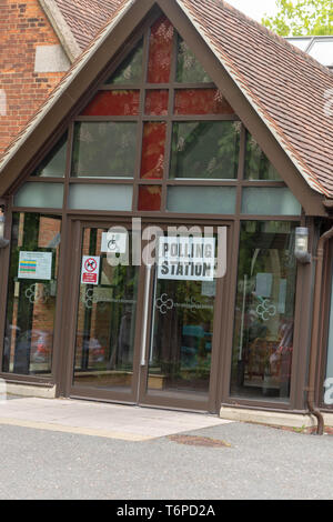 Brentwood, Essex, Großbritannien. 2. Mai 2019 Gemeinderat wahlen Wahllokale in Christ Church, Warley in Brentwood Essex Credit: Ian Davidson/Alamy leben Nachrichten Stockfoto