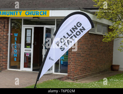 Brentwood, Essex, Großbritannien. 2. Mai 2019 Gemeinderat wahlen Wahllokal in Brentwood Essex Wahllokal Zeichen an doddinghurst Straße Community Church, Brentwood Quelle: Ian Davidson/Alamy leben Nachrichten Stockfoto