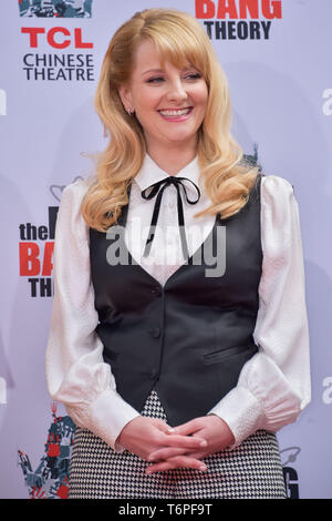 Hollywood, Vereinigte Staaten. 01 Mai, 2019. HOLLYWOOD, LOS ANGELES, Kalifornien, USA - 01.Mai: Melissa Rauch nimmt an der "Urknalltheorie" Platz ihre Handabdrücke in der Zement an der TCL Chinese Theater IMAX Vorplatz im TCL Chinese Theater IMAX am 1. Mai 2019 in Hollywood, Los Angeles, Kalifornien, USA. (Quelle: Bild Presse Agentur/Alamy leben Nachrichten Stockfoto