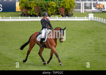 Badminton, Gloucestershire, Vereinigtes Königreich, 2. Mai 2019, Tom McEwen reiten Toledo De Kerser während der Dressur Phase des 2019 Mitsubishi Motors Badminton Horse Trials, Jonathan Clarke/Alamy leben Nachrichten Stockfoto