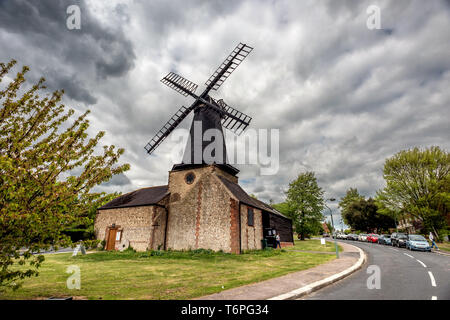 Hove, Großbritannien. 2. Mai 2019. Ungewöhnliche Wahllokale in der Stadt Brighton und Hove Rat Wahlen verwendet heute: West Blatchington Mühle Credit: Andrew Hasson/Alamy leben Nachrichten Stockfoto