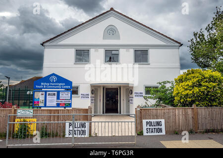 Hove, Großbritannien. 2. Mai 2019. Ungewöhnliche Wahllokale in der Stadt Brighton und Hove Rat Wahlen verwendet heute: Bischof in Jugend- und Gemeindezentrum in Hove Credit: Andrew Hasson/Alamy leben Nachrichten Stockfoto
