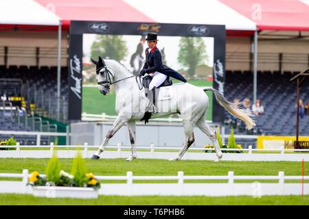 Badminton, Großbritannien. 2. Mai 2019. Platz 4 nach Tag 1 der Dressur. Kitty König. GBR. Vendredi Biats. Dressur. Mitsubishi Motors Badminton Horse Trials. Rolex Grand Slam Event. Horse Trials. Eventing. Badminton. Gloucestershire. Vereinigtes Königreich. GBR. 02.05.2019. Credit: Sport in Bildern/Alamy leben Nachrichten Stockfoto