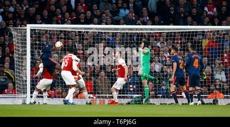 London, Vereinigtes Königreich. 02 Mai, 2019 Mouctar Diakhaby von Valencia CF Kerben während der UEFA Europa League Halbfinale 1. Etappe zwischen Arsenal und Valencia im Emirates Stadium, London, Vereinigtes Königreich, am 02. Mai 2019. Kredit Aktion Foto Sport Stockfoto