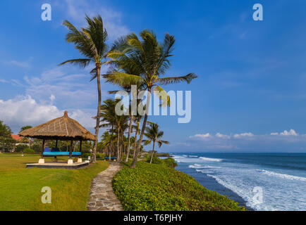 Strand in der Nähe von Tanah Lot Tempel - Bali, Indonesien Stockfoto