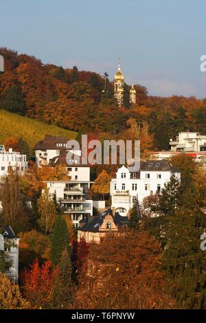 Portugiesisch-spanisch-orthodoxe Kapelle auf dem Neroberg in Wiesbaden im Herbst, Hessen, Deutschland, Europa Stockfoto