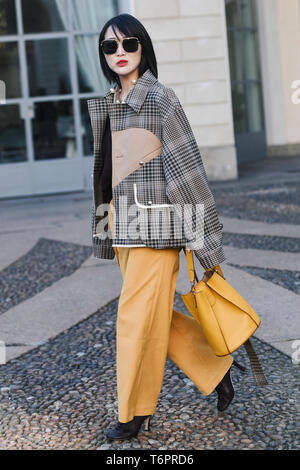 Mailand, Italien - 22. Februar 2019: Street Style - Outfit nach einer Modenschau in Mailand auf der Modewoche - MFWFW 19. Stockfoto