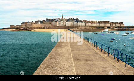 Saint-Malo und die Pier. Bretagne Frankreich. Stockfoto