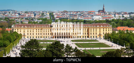 Schönen Park um Schloss Schönbrunn in Wien, Österreich Stockfoto