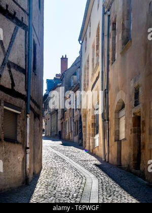 Montluçon, Straße in d im alten mittelalterlichen Viertel, Allier, Auvergne, Frankreich Stockfoto