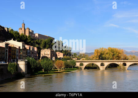 Anzeigen von Balaguer mit dem Fluss Segre, Provinz Lleida, Spanien Stockfoto