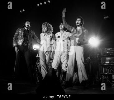 ROTTERDAM, Niederlande - 27. Oktober: Die, die live auf der Bühne im Ahoy in Rotterdam, Niederlande, am 27. Oktober 1975 L-R Roger Daltrey, Pete Townshend und Keith Moon (Foto von Gijsbert Hanekroot) Stockfoto