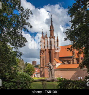 Vilnius, Litauen - 22 April 2019, St. Anna Kirche und der Kirche von St. Francis und Bernadine ensemble Stockfoto