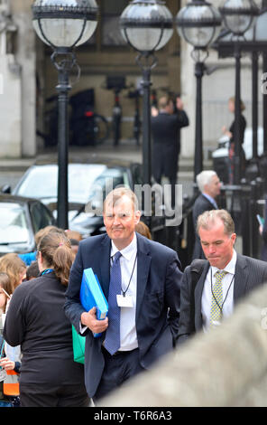 Paul Carter CBE, Chef der Konservativen der Kent County Council, verlassen die Häuser des Parlaments, 1. Mai 2019 Stockfoto