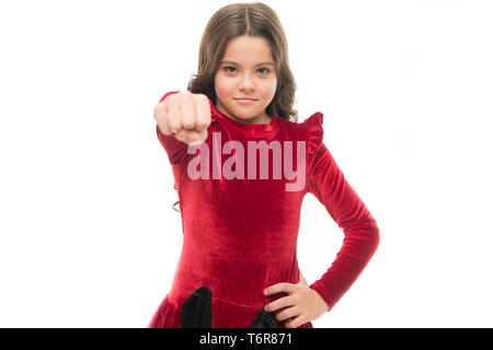 Gerade ein Mädchen Chef sie empire building. Kleines Mädchen Kind halten Faust isoliert auf Weiss. Tag der Kinder. Kindheit Glück. Beauty und Mode. kleines hübsches Mädchen mit glücklichen Gesicht. knockout Power. Stockfoto