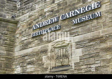 DUNFERMLINE, Schottland - August 02, 2017: Zeichen der Andrew Carnegie Museum in Dunfermline, Schottland Stockfoto