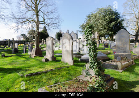 Gorsedd, Großbritannien - Mar 25, 2019: Der Friedhof der Pfarrkirche St. Paulus in der North Wales Dorf Gorsedd. Stockfoto