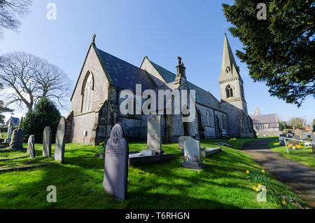 Gorsedd, Großbritannien - Mar 25, 2019: Die hohe gotische Pfarrkirche St. Paul, in der North Wales Dorf Gorsedd. Durch den Architekten Thomas Henry Wy konzipiert Stockfoto